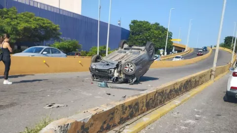 Accidente en puente de Boca del Río