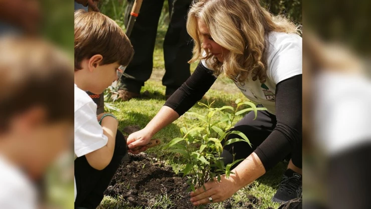 ninfa-salinas-sada-reforestacion-fundacion-azteca