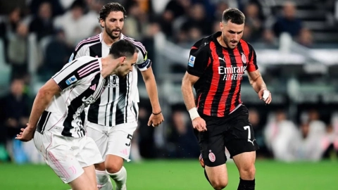 Santi Giménez enfrentando a la Juventus con el Milan