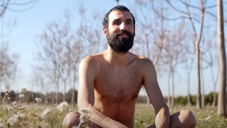 España aprueba derecho a un hombre para andar desnudo en la calle, después de ser multado