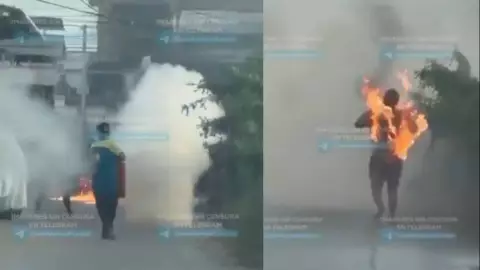 roció gasolina a su madre y le prende fuego