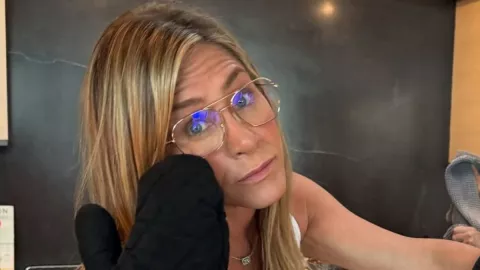 Acosador de Jennifer Aniston se presenta semidesnudo en el juzgado; así reaccionó la actriz