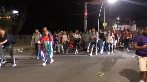 Migrantes salen de Tapachula, Chiapas.