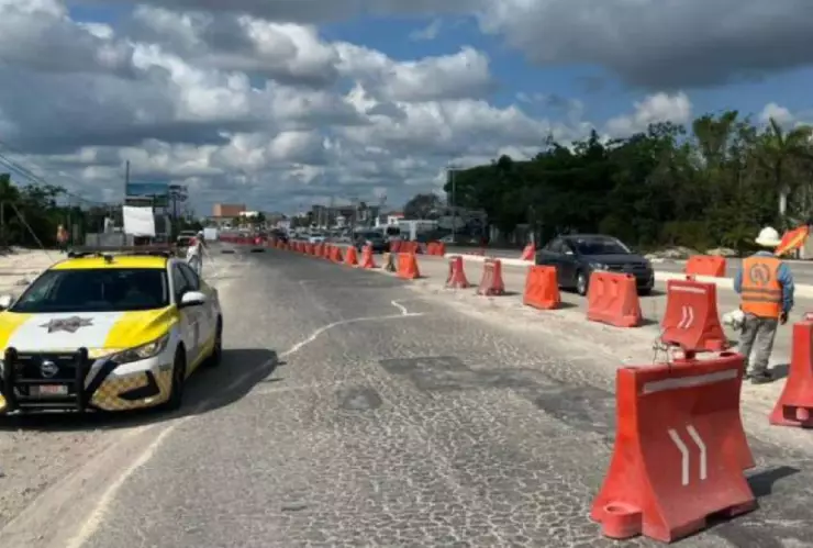 Tráfico por cierres viales en Cancún HOY 17 de octubre.jpg