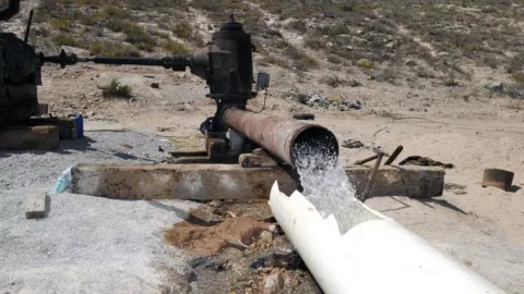 ¿Masiva extracción de agua cambió el eje de la Tierra? Científicos responden