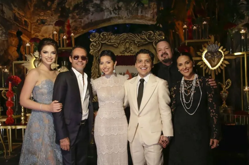 Angela Aguilar y Nodal (16).jpg