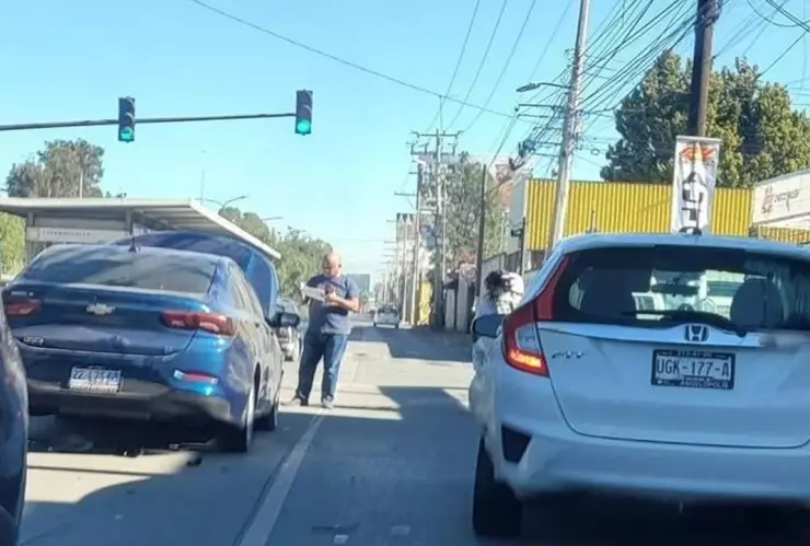 Aparatoso choque y volcadura provoca tráfico en la 11 Sur hoy 22 de noviembre de 2024