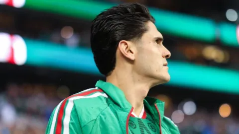 israel-reyes-chivas-que-se-sabe-futuro-defensa-americanista