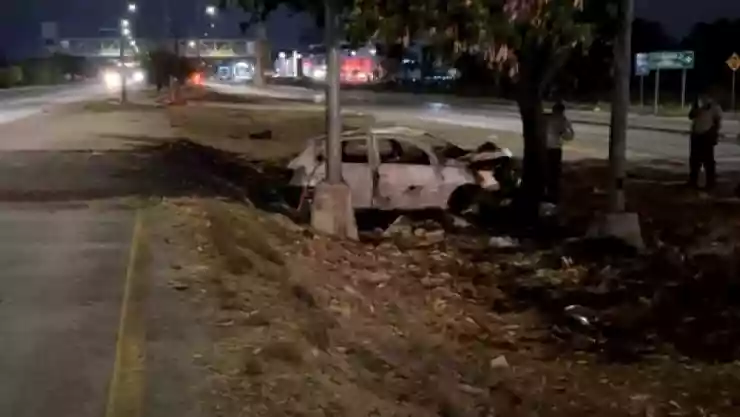 FOTOS_ Viralizan las imágenes de cómo quedó el vehículo involucrado en el fuerte incendio durante la madrugada del 9 de mayo de 2025