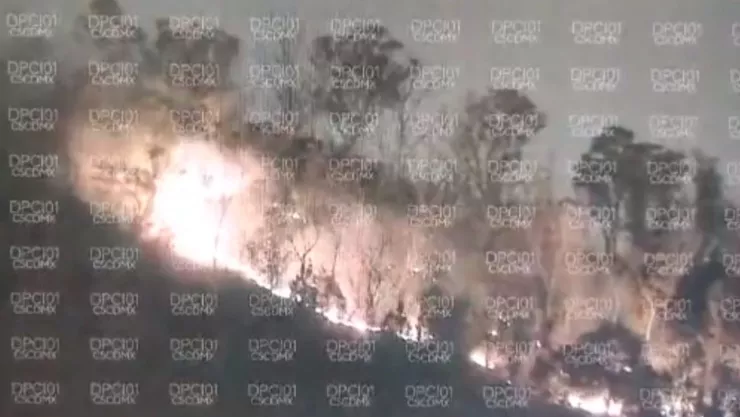 Se registra incendio en Cerro de la Estrella a días de la Pasión de Cristo en Iztapalapa