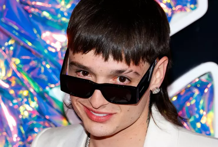 Peso Pluma manda mensaje a Steve Jobs