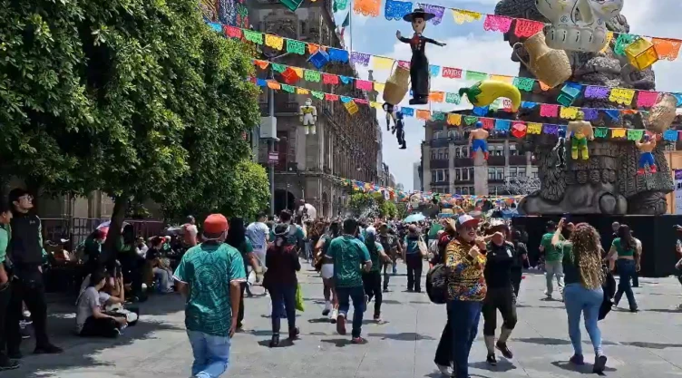 mexico-vence-2-0-a-sudafrica-y-desata-la-fiesta-en-el-fan-fest-del-zocalo-capitalino