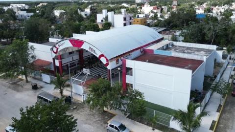 Entregan nuevo domo en la escuela primaria Tulum en beneficio de 502 estudiantes