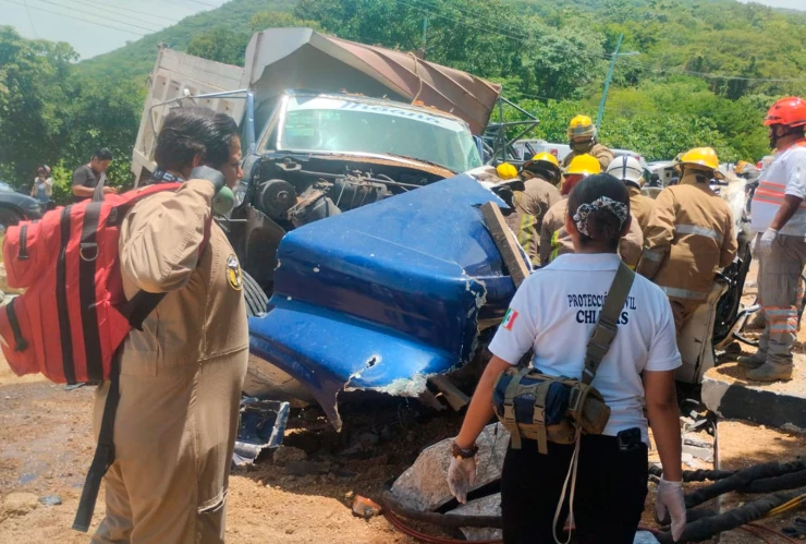 ¡Tráiler sin frenos ocasiona grave accidente en la carretera Tuxtla - San Fernando! Reportan saldo rojo