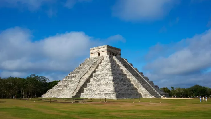Captan remolino de polvo en Chichén Itzá