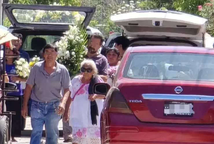 FOTOS_ Padre e hijo que murieron al caer a un pozo en Kinchil, reciben el último adiós