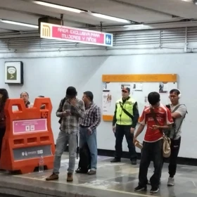 Andén de estación del Metro CDMX.