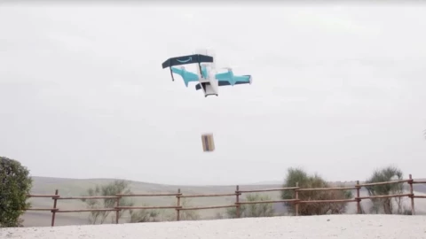 drones-de-reparto-amazon-logra-entregas-exitosas-en-italia-paquete