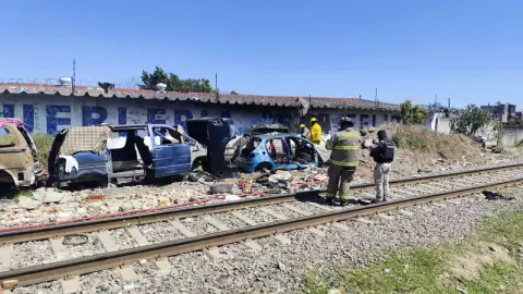 ¡Movilización en Xalapa! Incendio de un vehículo en colonia Hernández Castillo hoy 9 de febrero de 2026