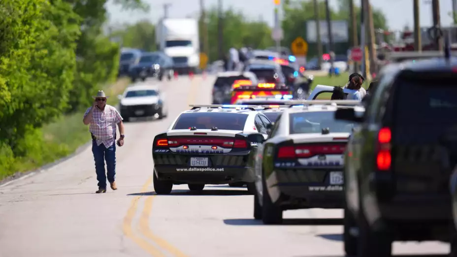 Escena tras un tiroteo en la secundaria Wilmer-Hutchins, en Dallas