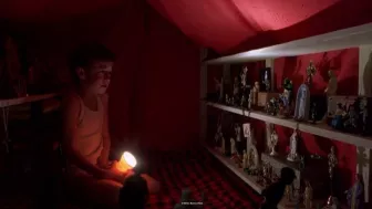 Escena de la película ‘El Sexto Sentido’ (Sixth Sense) con Halley Jeol Osment y Bruce Willis por Azteca 7.