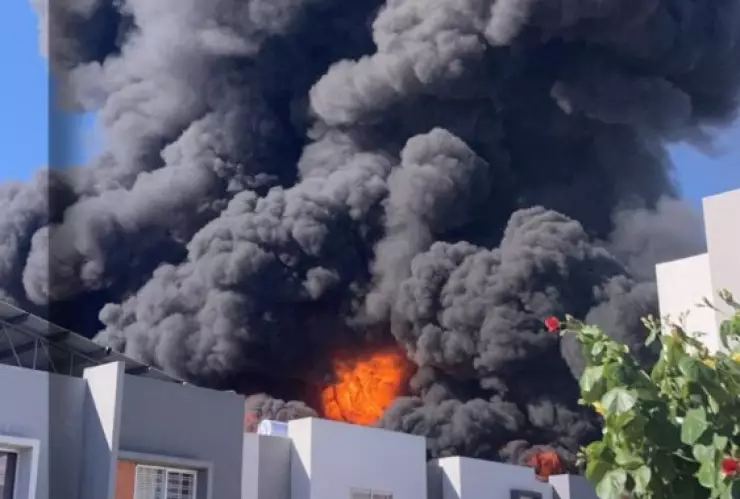 Se presenta intenso incendio en fábrica de Tlaquepaque