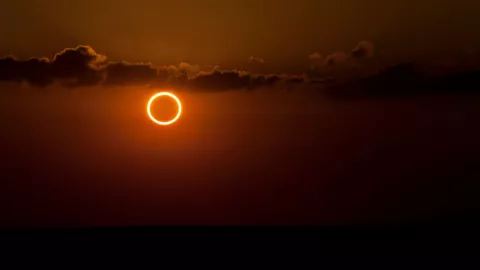 Eclipse solar anillo de fuego