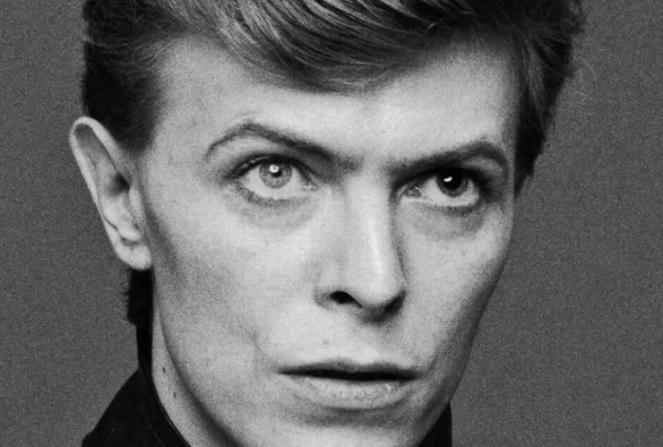 Feliz cumpleaños celestial a David Bowie, el eterno héroe del rock.png