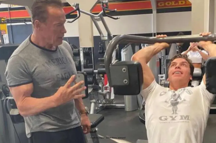 Arnold-Schwarzenegger-detective-en-el-kinder