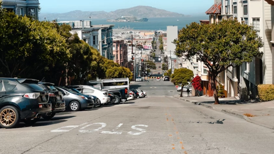 Calor mortal en California: Niño muere tras ser olvidado dentro de vehículo frente a su casa
