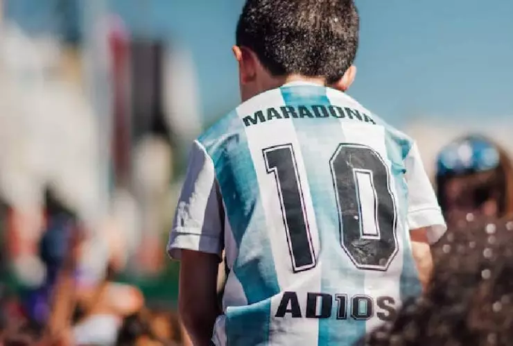 Maradona le metió un gol a niño sin piernas