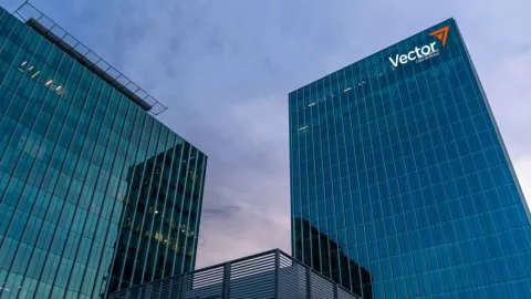 Intervención, multas y un escándalo millonario: Así fue el “apagón” de Vector