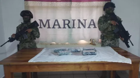 Encuentran paquetes con posible cocaína en Playa del Carmen