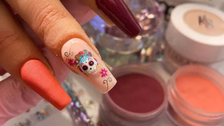 uñas de catrinas para Día de Muertos