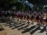 Niños de primaria disfrutan de una actividad cultural en un parque, en La Habana, Cuba, el 10 de marzo de 2026.
