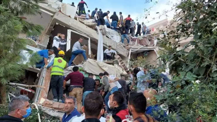 Suben a 51 las víctimas mortales por el terremoto en Turquía