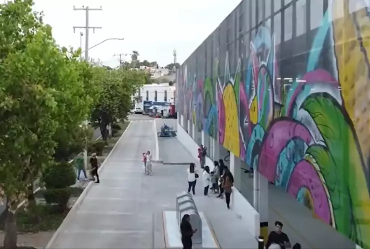 ¿Cuánto cuesta la entrada al nuevo estacionamiento del mercado la Cruz?