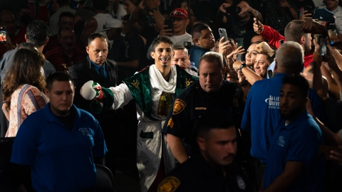 Rey Vargas vence a Mark Magsayo campeón pluma CMB