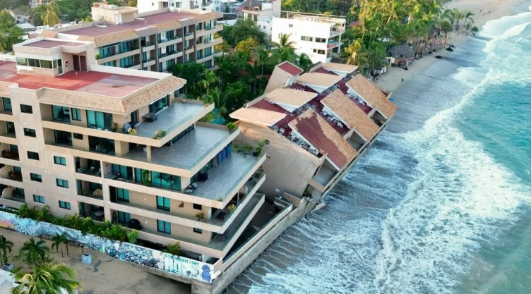 profepa-atiende-riesgo-colapso-edificio-en-nayarit-huracanes