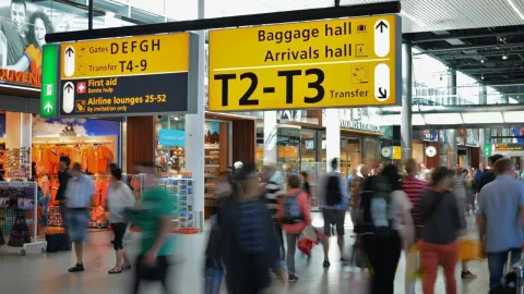 ¿Por qué no debes conectarte al WiFi de los aeropuertos?