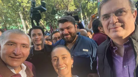 Corcholatas Ebrard Sheinbaum Adán Augusto marcha de AMLO