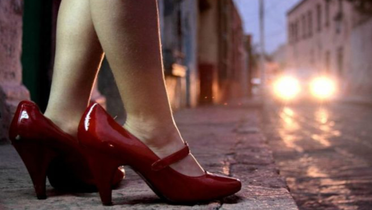 sexo servidora asalta a joven