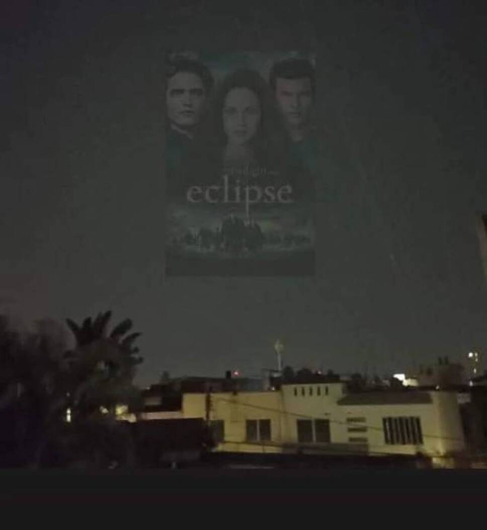 malas fotos del Eclipse Lunar de mayo 2022 4.