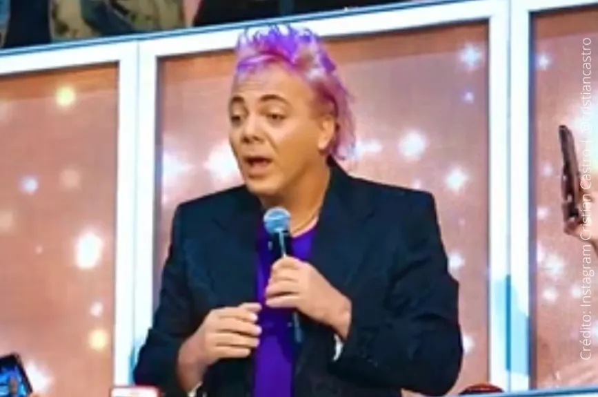 Cristian Castro con pelo morado..jpg
