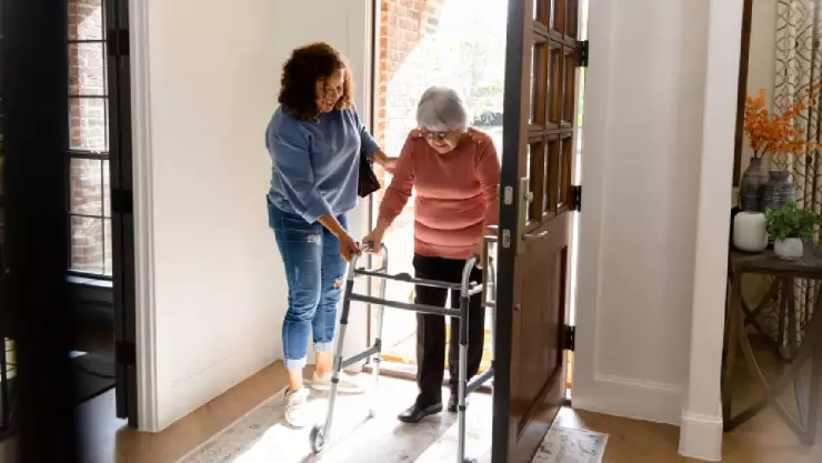 Descuentos en farmacias con tarjeta INAPAM 2024 en Walmart y Aurrera para adultos mayores.
