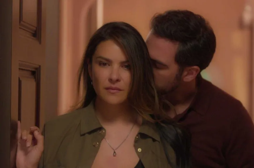 Mariángeles y Fernando se rindieron al deseo en Cautiva por Amor. ¡Sigue su historia en imágenes!