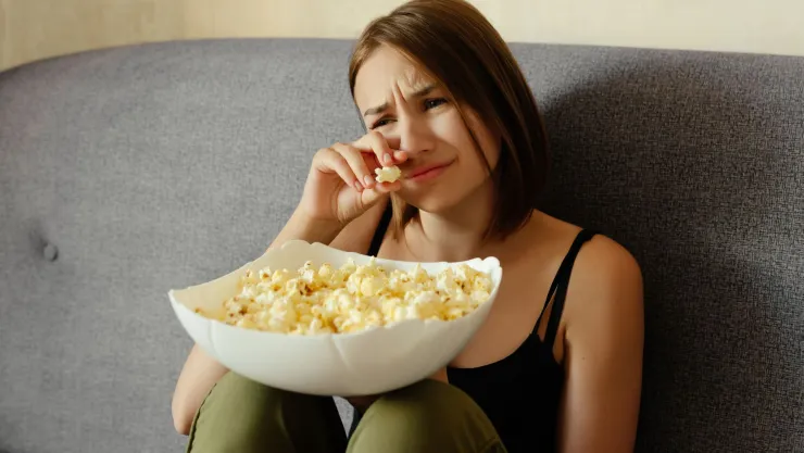 Especialistas en psicología vinculan la empatía con las personas que lloran fácilmente cuando ven una película