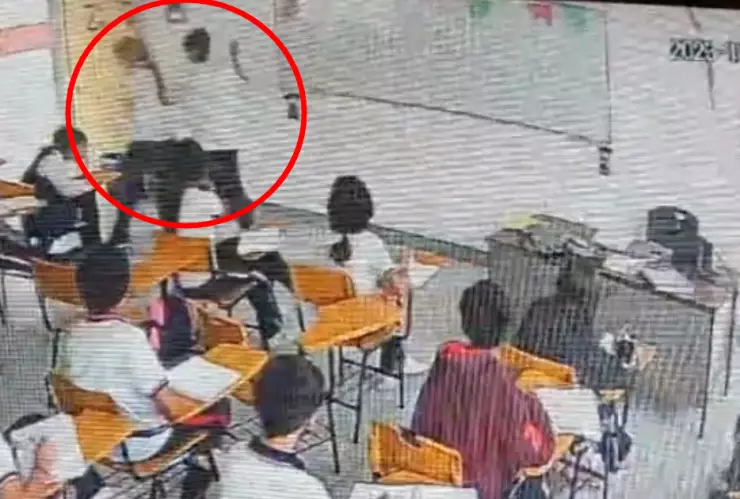 Alumno apuñala maestra durango