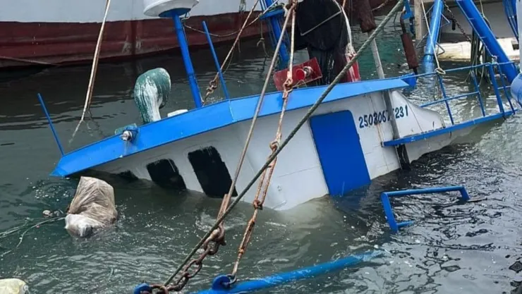 Explota barco en Mazatlán