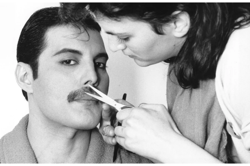 Freddie Mercury murió de una bronconeumonía